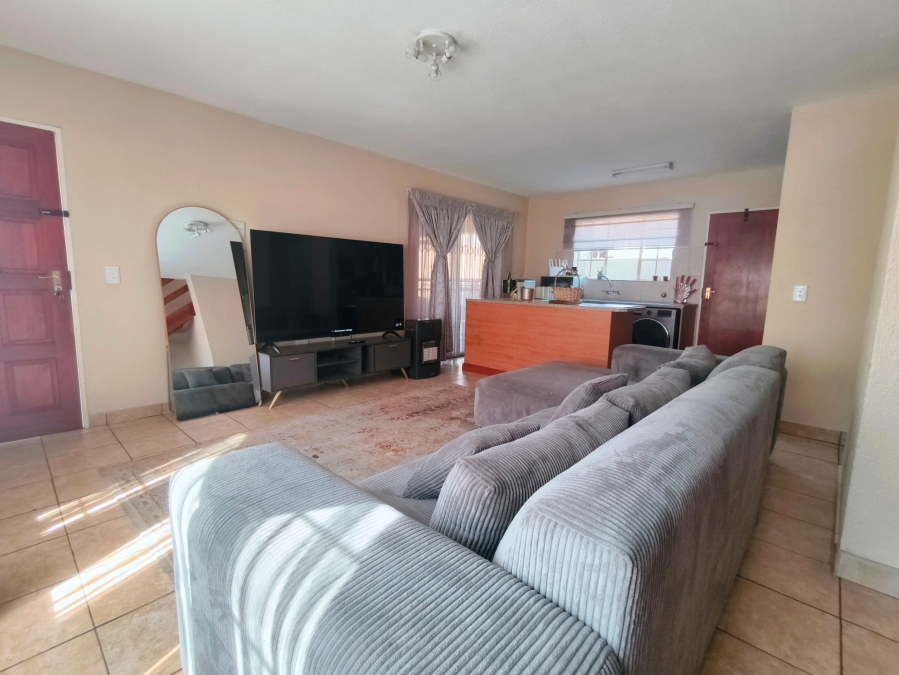 2 Bedroom Property for Sale in Kosmosdal Gauteng