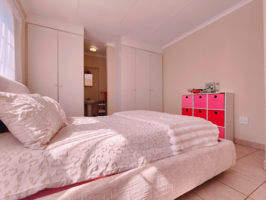 2 Bedroom Property for Sale in Kosmosdal Gauteng