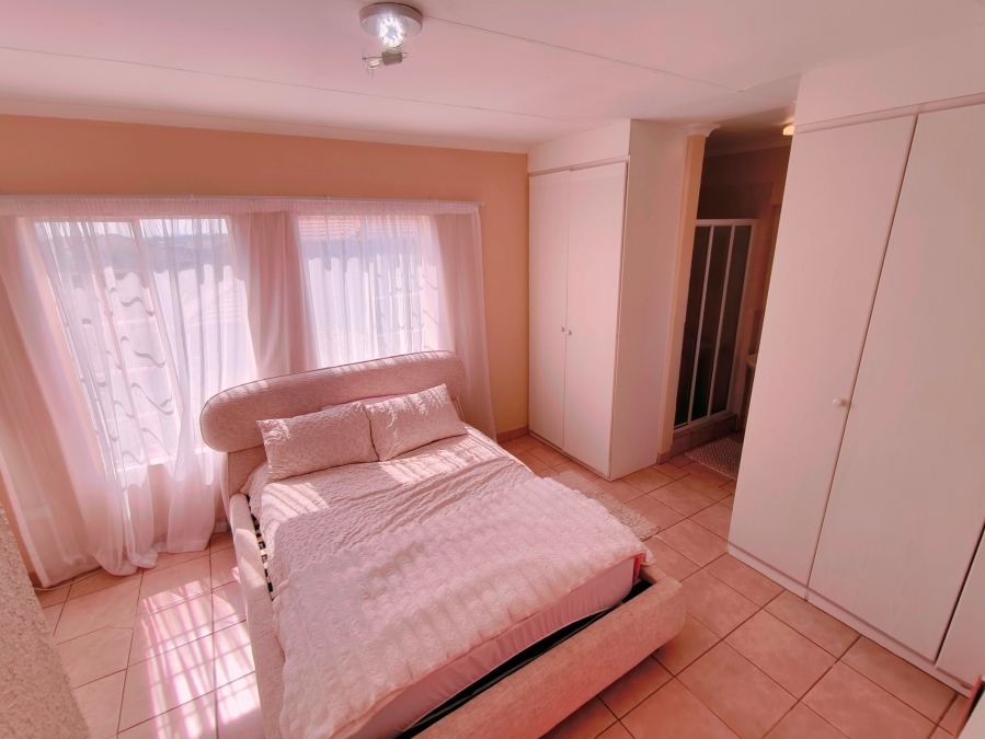 2 Bedroom Property for Sale in Kosmosdal Gauteng