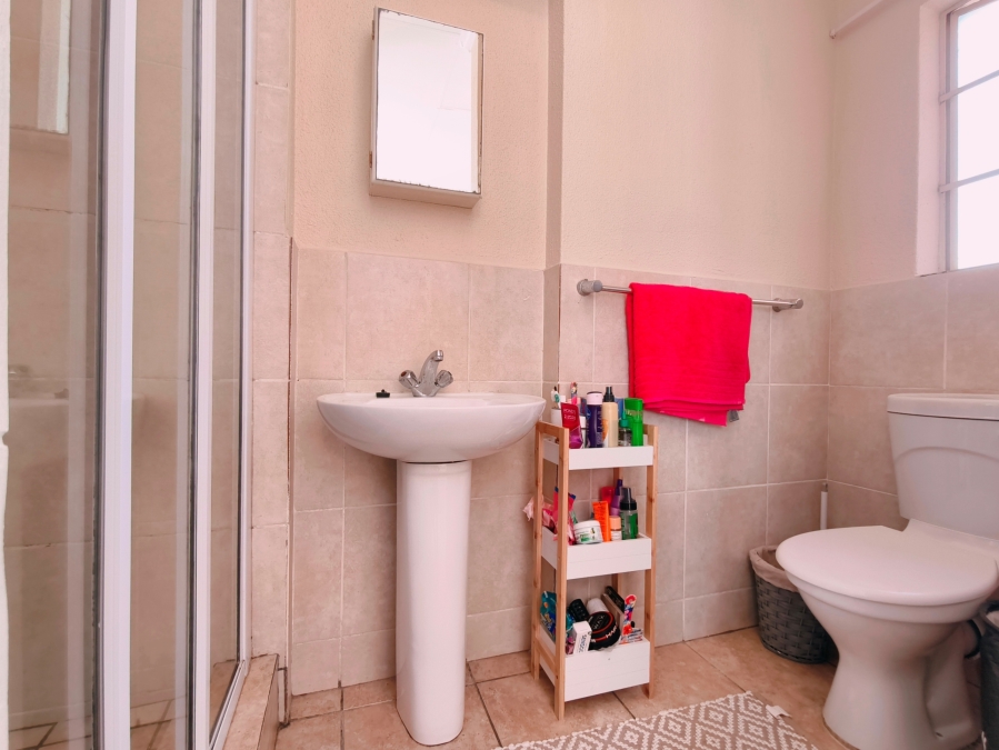 2 Bedroom Property for Sale in Kosmosdal Gauteng