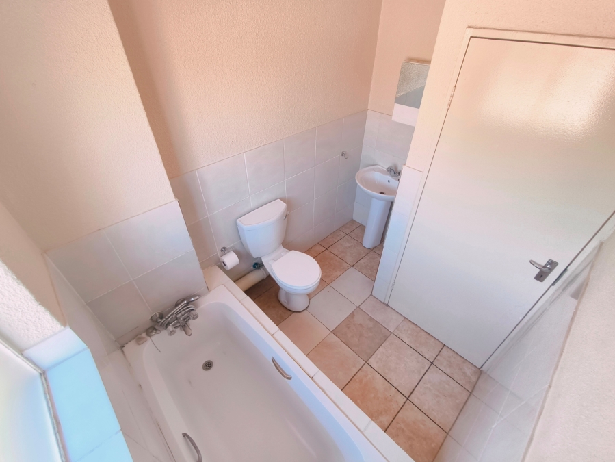 2 Bedroom Property for Sale in Kosmosdal Gauteng
