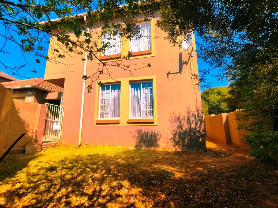 2 Bedroom Property for Sale in Kosmosdal Gauteng