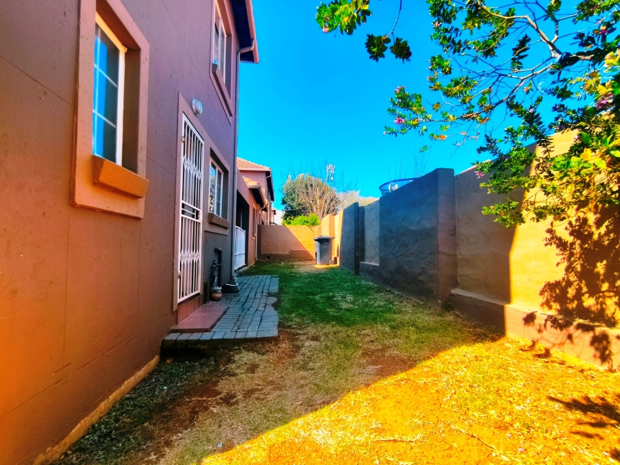 2 Bedroom Property for Sale in Kosmosdal Gauteng