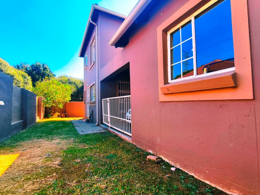 2 Bedroom Property for Sale in Kosmosdal Gauteng