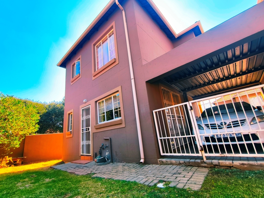 2 Bedroom Property for Sale in Kosmosdal Gauteng