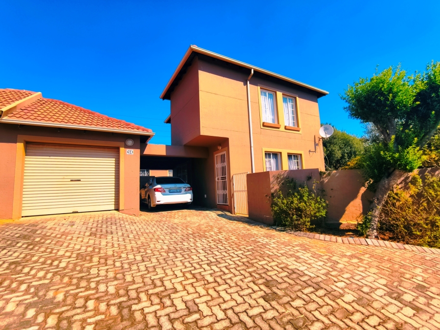 2 Bedroom Property for Sale in Kosmosdal Gauteng