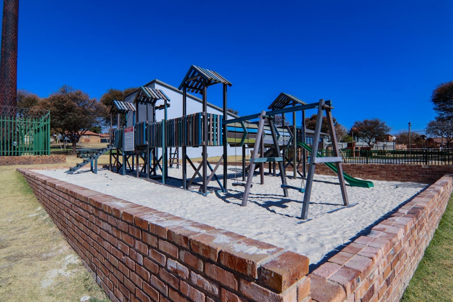 2 Bedroom Property for Sale in Kosmosdal Gauteng