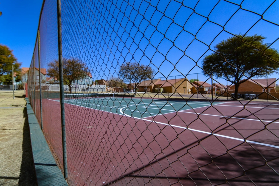 2 Bedroom Property for Sale in Kosmosdal Gauteng