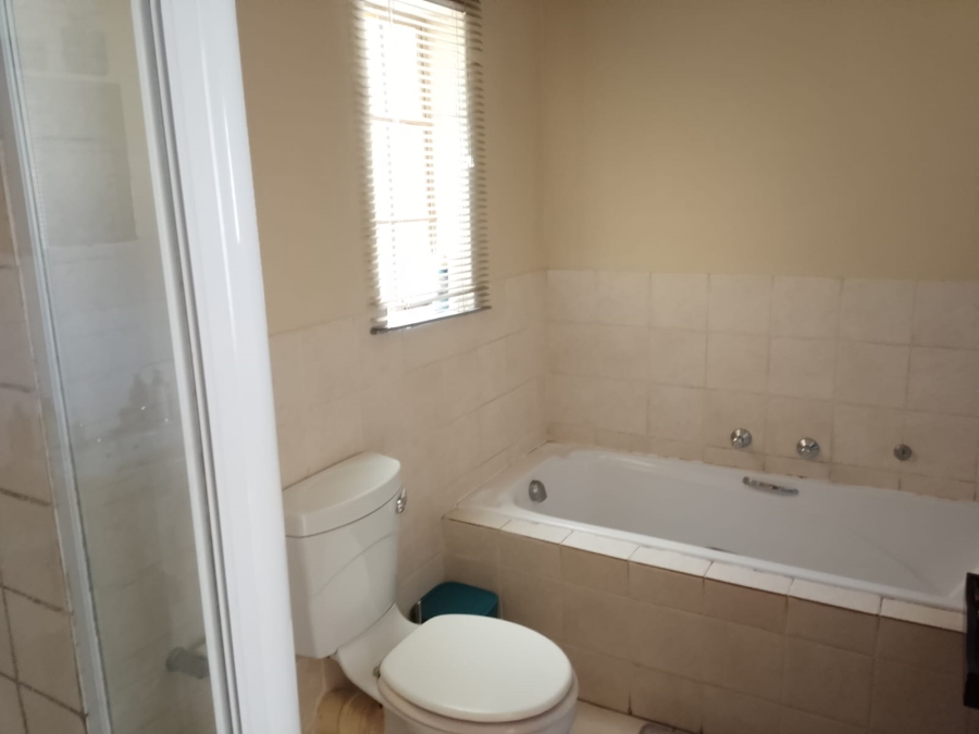 1 Bedroom Property for Sale in Kosmosdal Gauteng