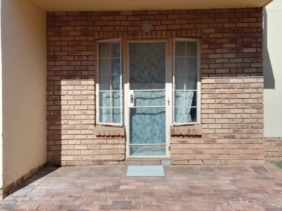 1 Bedroom Property for Sale in Kosmosdal Gauteng