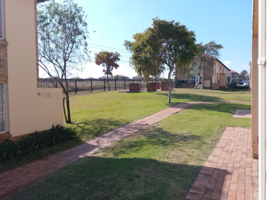 1 Bedroom Property for Sale in Kosmosdal Gauteng