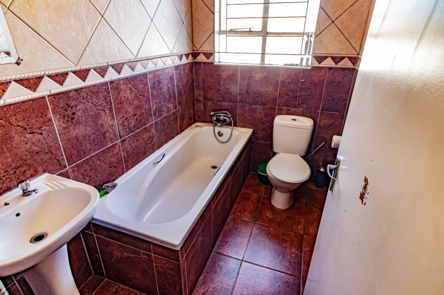 3 Bedroom Property for Sale in Birchleigh North Gauteng