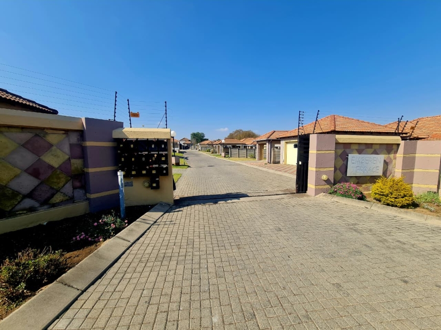3 Bedroom Property for Sale in Birchleigh North Gauteng