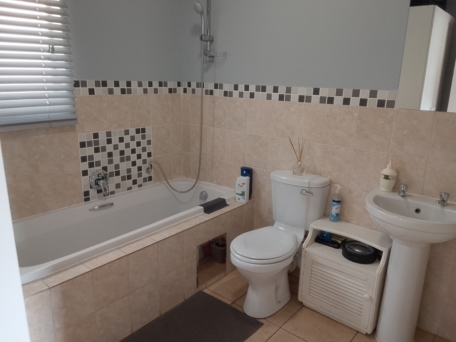 1 Bedroom Property for Sale in Rietfontein Gauteng