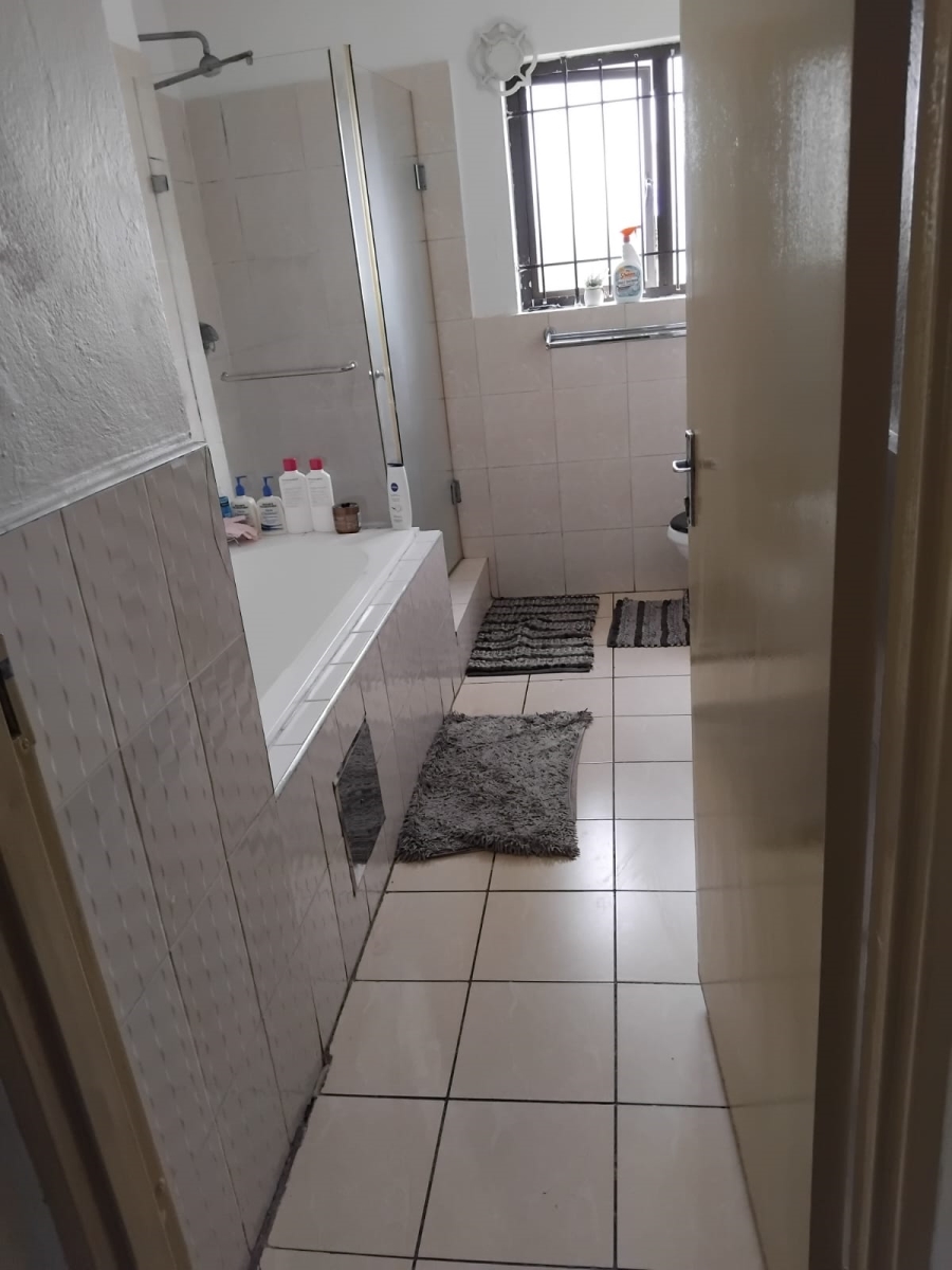 To Let 2 Bedroom Property for Rent in Erand Gardens Gauteng