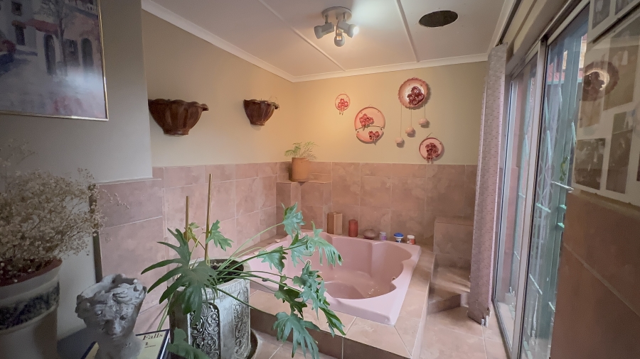5 Bedroom Property for Sale in Dalpark Gauteng