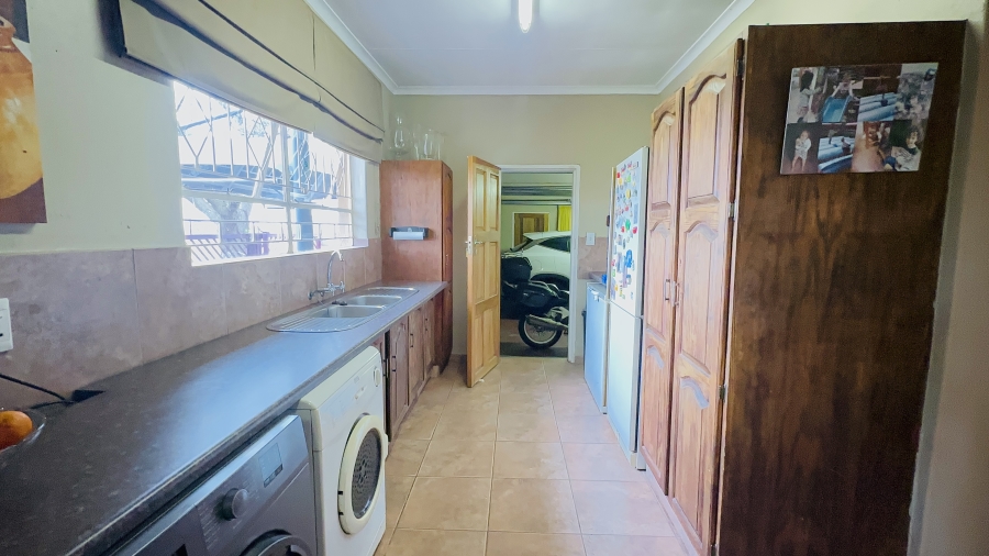 5 Bedroom Property for Sale in Dalpark Gauteng