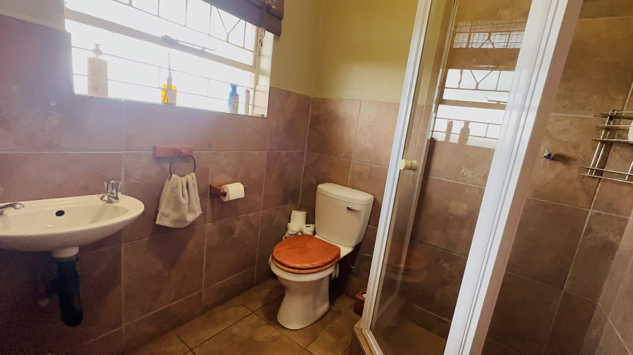 5 Bedroom Property for Sale in Dalpark Gauteng