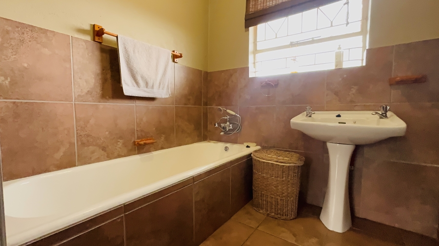 5 Bedroom Property for Sale in Dalpark Gauteng