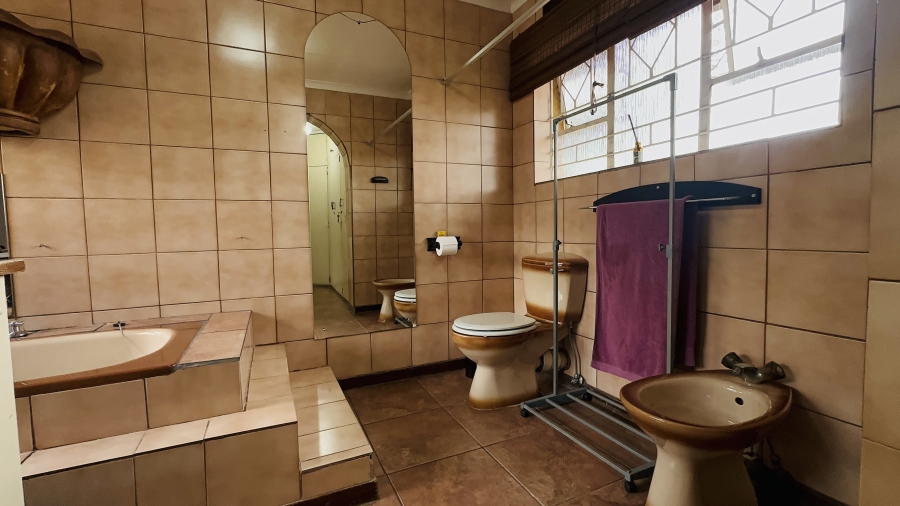 5 Bedroom Property for Sale in Dalpark Gauteng