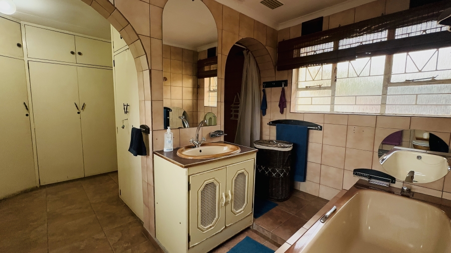 5 Bedroom Property for Sale in Dalpark Gauteng