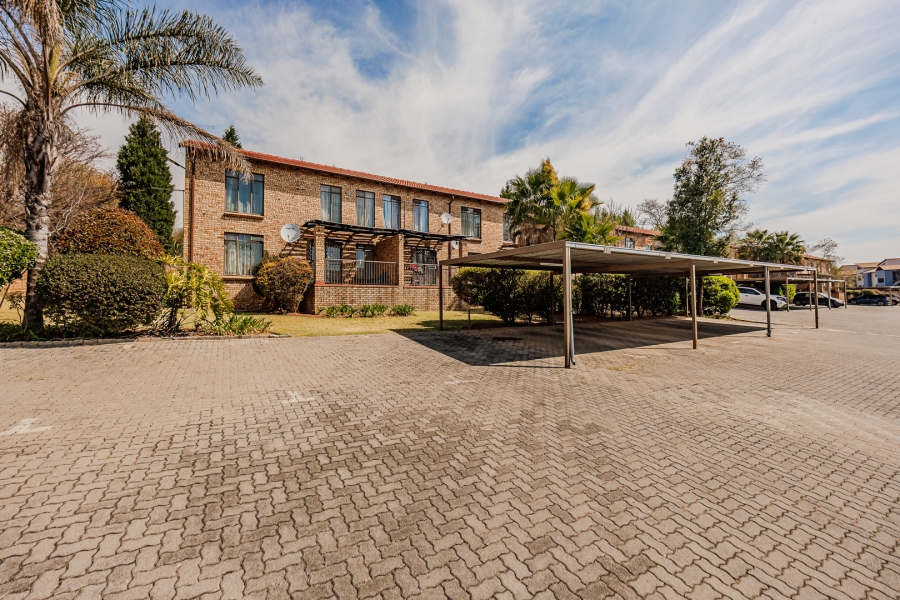 2 Bedroom Property for Sale in Honeydew Grove Gauteng