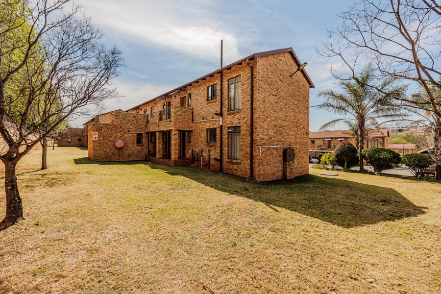 2 Bedroom Property for Sale in Honeydew Grove Gauteng
