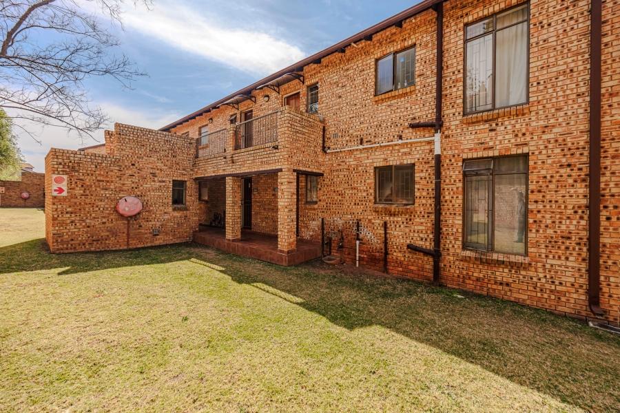 2 Bedroom Property for Sale in Honeydew Grove Gauteng