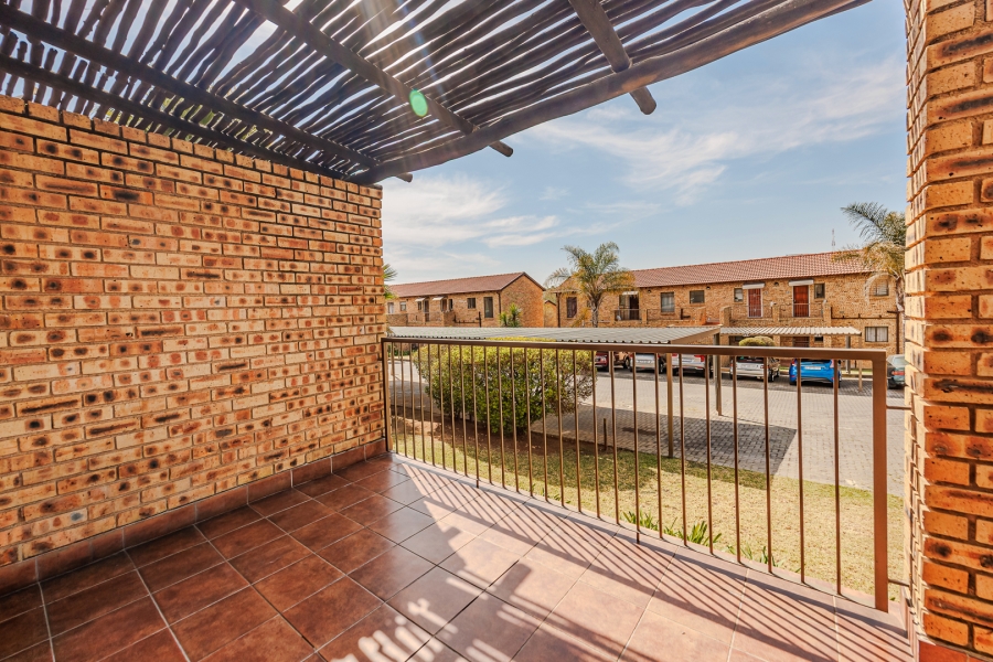2 Bedroom Property for Sale in Honeydew Grove Gauteng