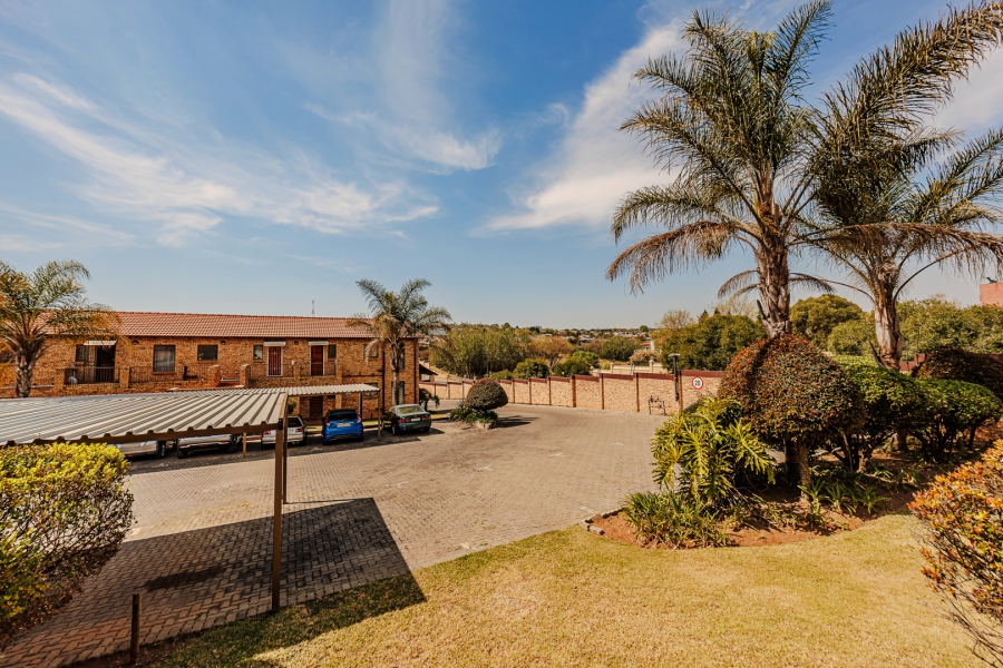 2 Bedroom Property for Sale in Honeydew Grove Gauteng
