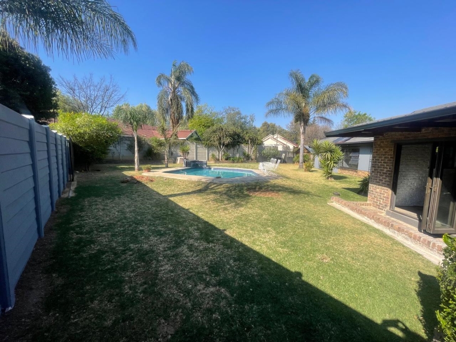 To Let 4 Bedroom Property for Rent in Morehill Gauteng
