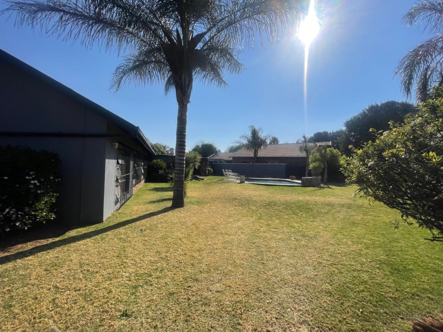 To Let 4 Bedroom Property for Rent in Morehill Gauteng