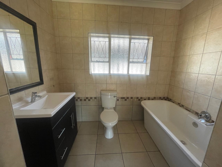 To Let 4 Bedroom Property for Rent in Morehill Gauteng