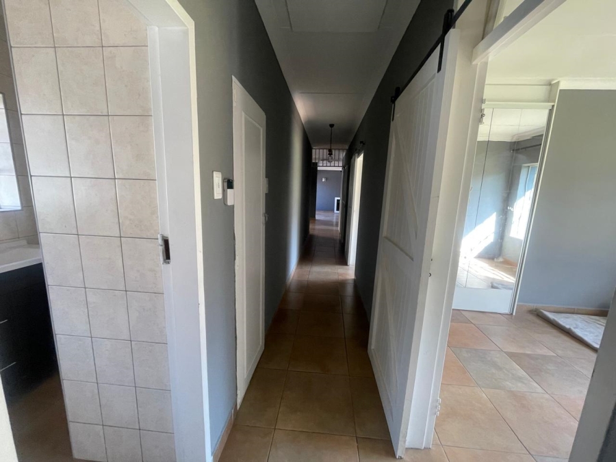 To Let 4 Bedroom Property for Rent in Morehill Gauteng