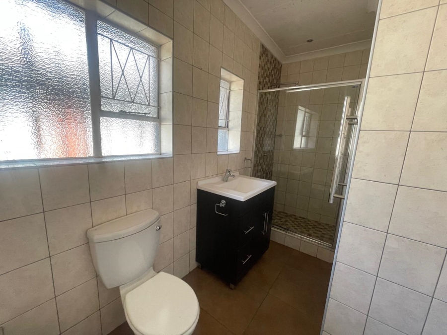 To Let 4 Bedroom Property for Rent in Morehill Gauteng
