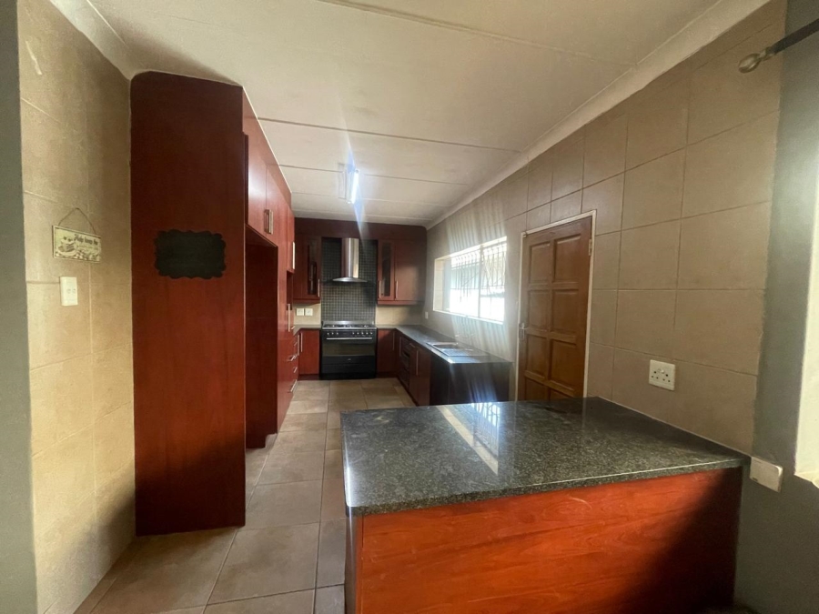 To Let 4 Bedroom Property for Rent in Morehill Gauteng