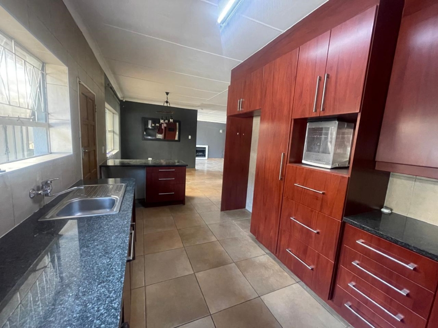 To Let 4 Bedroom Property for Rent in Morehill Gauteng