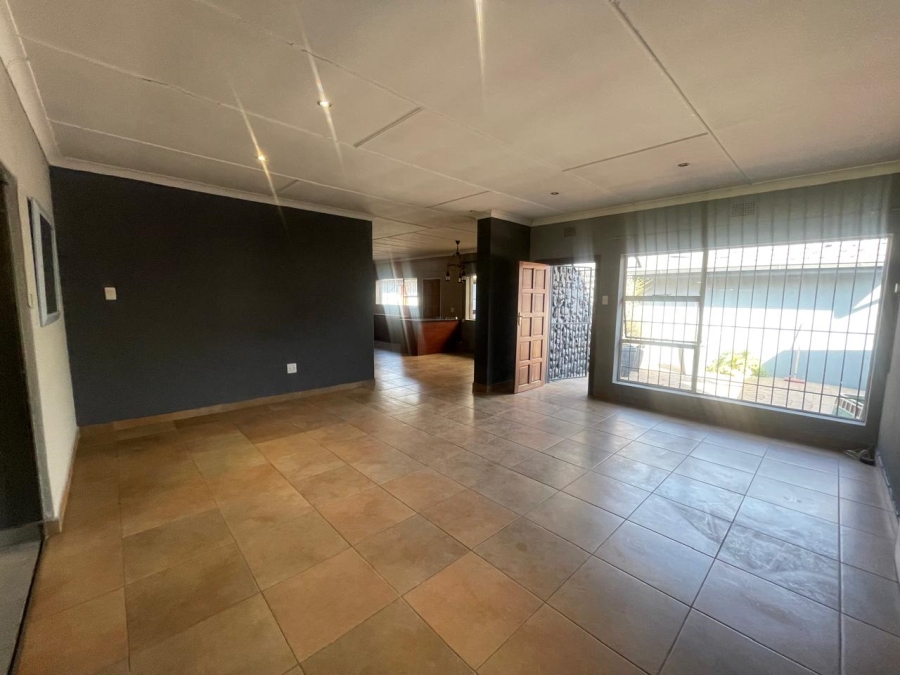 To Let 4 Bedroom Property for Rent in Morehill Gauteng