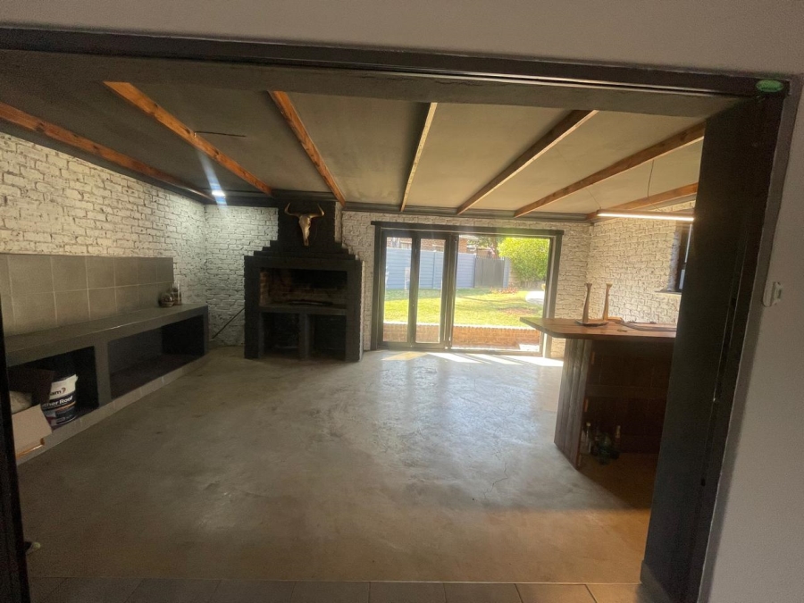 To Let 4 Bedroom Property for Rent in Morehill Gauteng