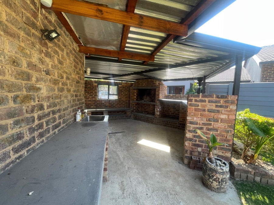To Let 4 Bedroom Property for Rent in Morehill Gauteng
