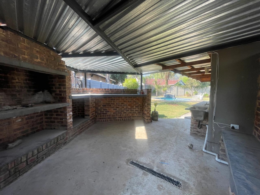 To Let 4 Bedroom Property for Rent in Morehill Gauteng