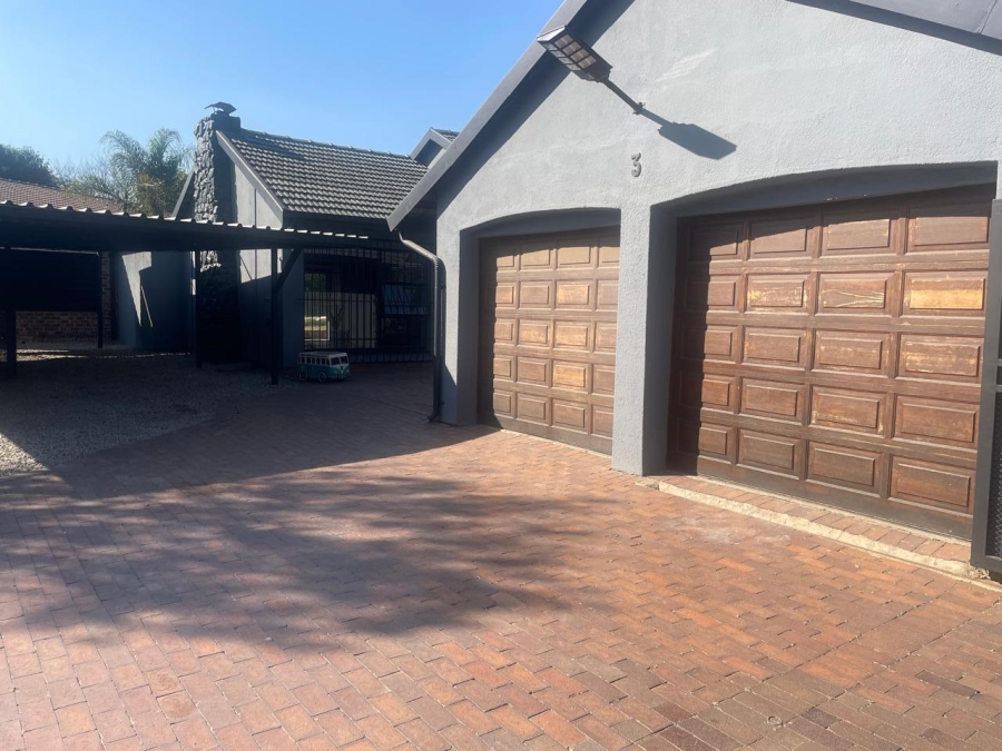 To Let 4 Bedroom Property for Rent in Morehill Gauteng