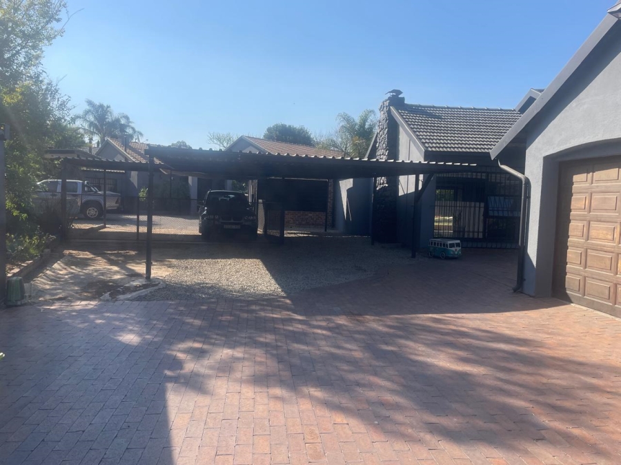 To Let 4 Bedroom Property for Rent in Morehill Gauteng