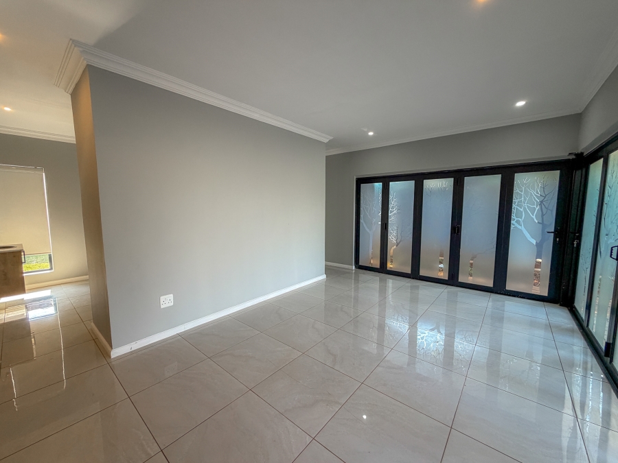 To Let 6 Bedroom Property for Rent in Midstream Ridge Gauteng