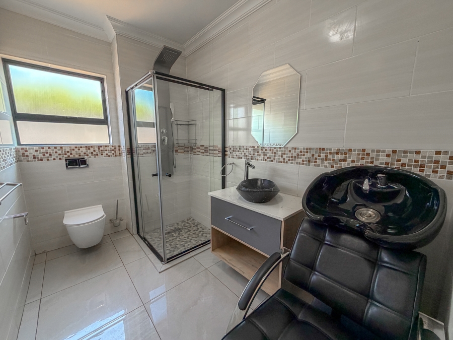 To Let 6 Bedroom Property for Rent in Midstream Ridge Gauteng