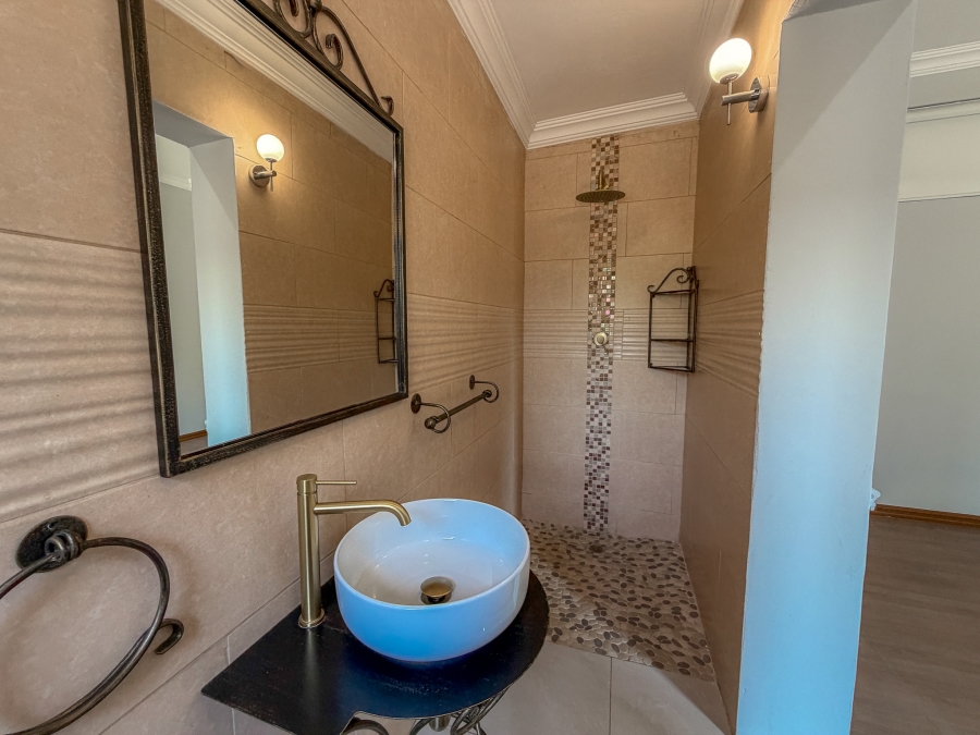 To Let 6 Bedroom Property for Rent in Midstream Ridge Gauteng