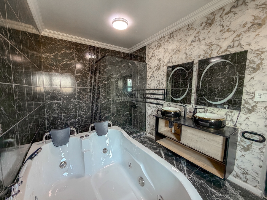 To Let 6 Bedroom Property for Rent in Midstream Ridge Gauteng