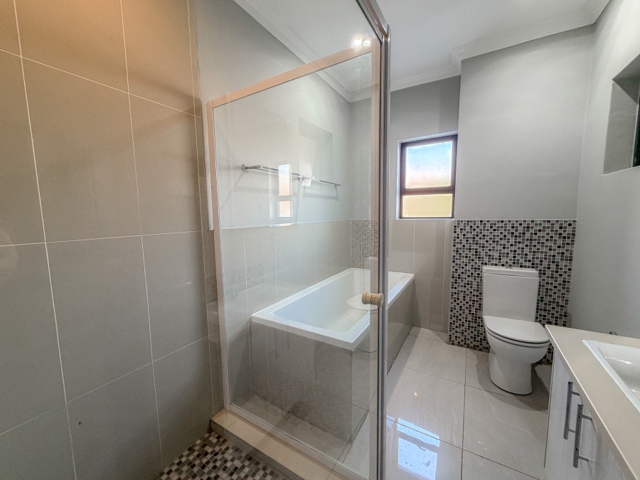 To Let 6 Bedroom Property for Rent in Midstream Ridge Gauteng
