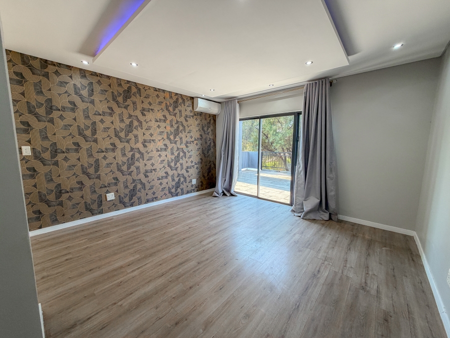 To Let 6 Bedroom Property for Rent in Midstream Ridge Gauteng