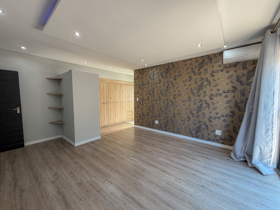 To Let 6 Bedroom Property for Rent in Midstream Ridge Gauteng